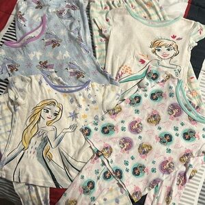 Girl Disney pajamas - 5t bundle